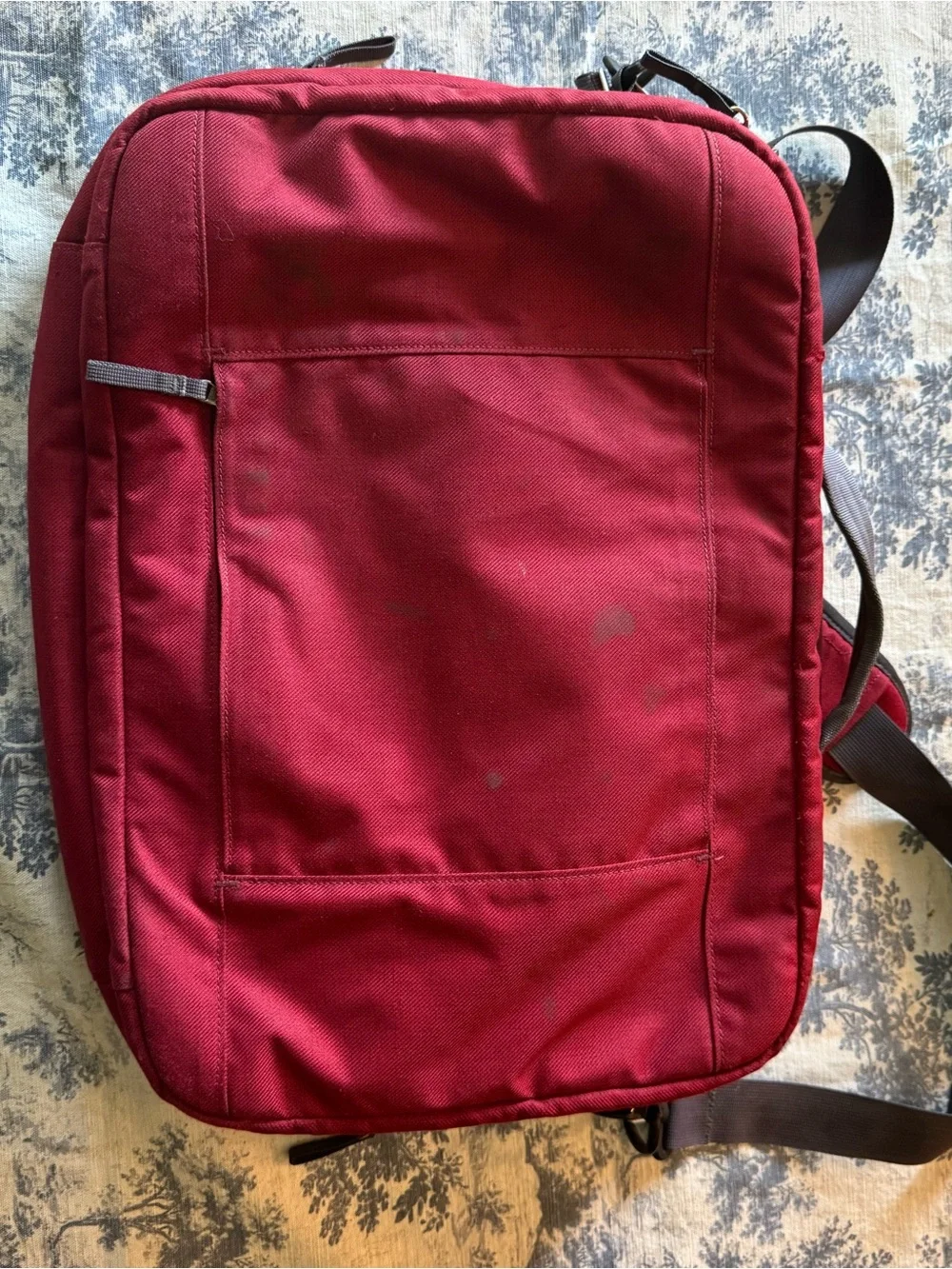 Patagonia Red Messenger Bag with Gray Strap 26L